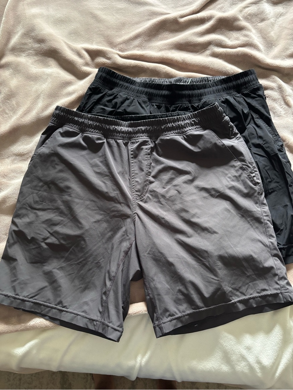 RHONE Men's Mako Shorts - Gray and Black